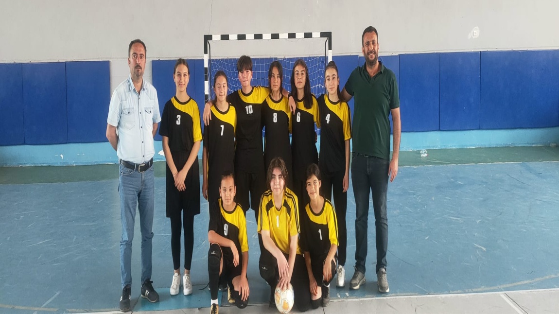 Futsal Kız Takımımız Şampiyon Oldu